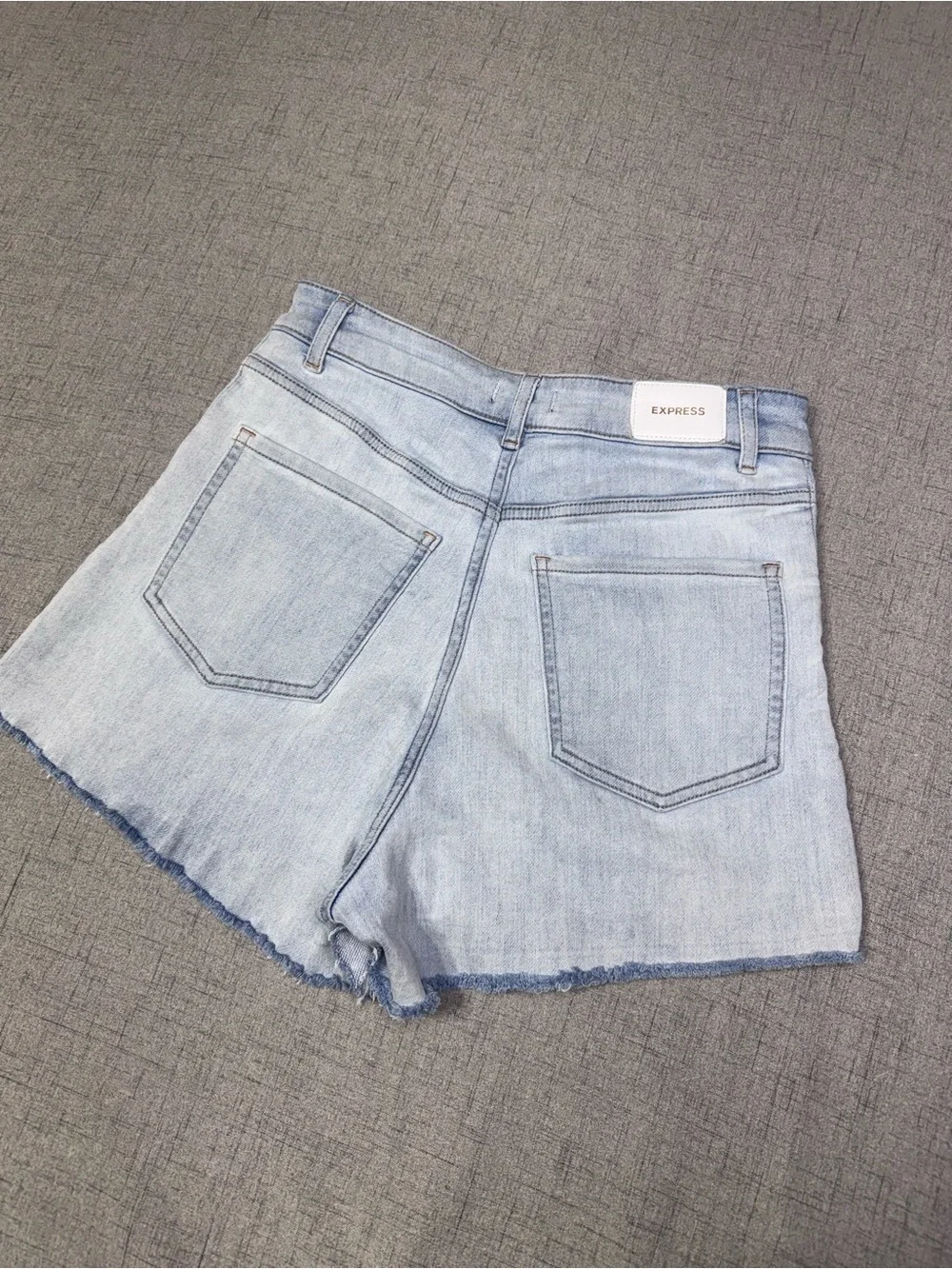 Express High Waisted Curvy Mom Jean Shorts  Light Wash Raw Hem 3” Inseam Size 6